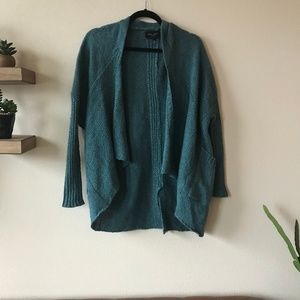 Knitted green sweater size xs